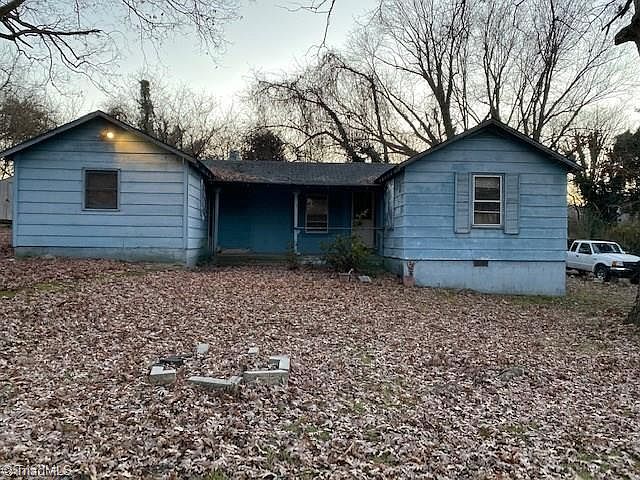 2nd image of 190 Clayton St