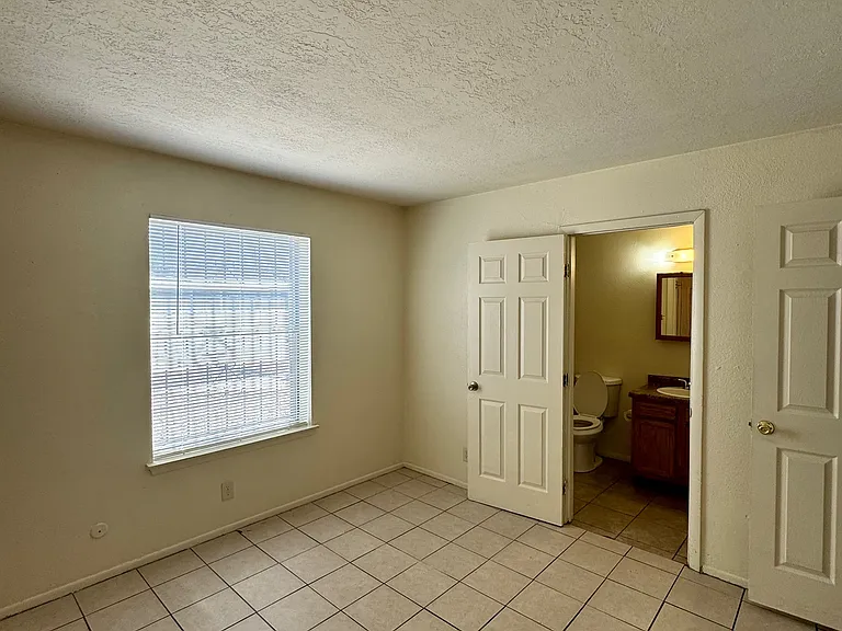 625 Louisiana Blvd SE #A — Photo 6