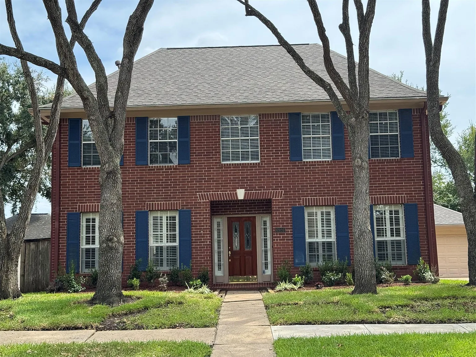 4 bed, 2.5 bath, 2442 sqft, $2,450 — Photo 1