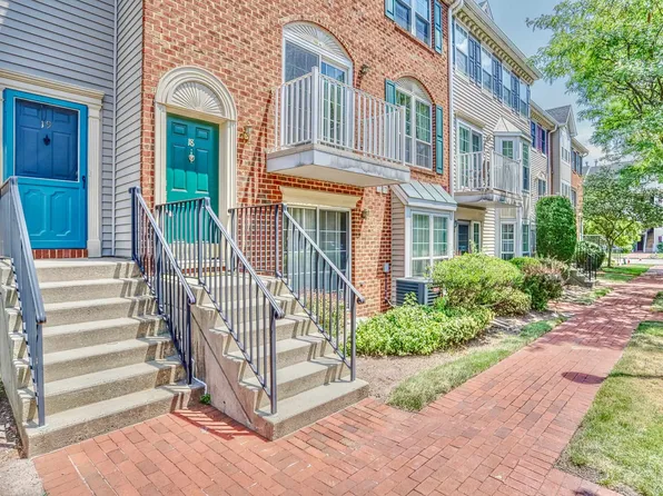 18 Dogwood St, Jersey City, NJ 07305