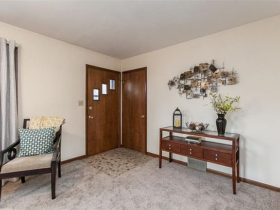 3rd image of 3007 Sue Ln NW