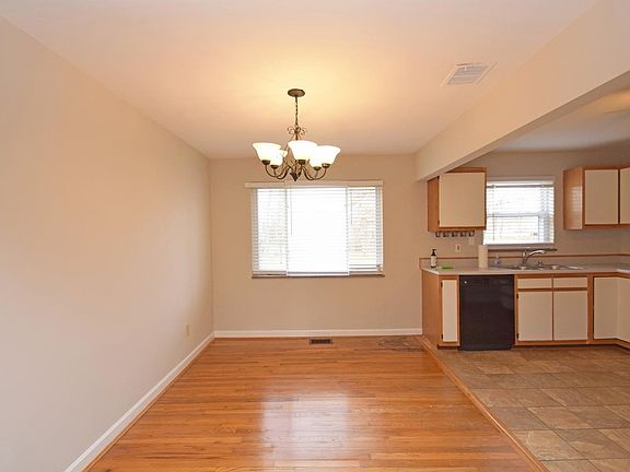 4th image of 977 Pinewell Dr