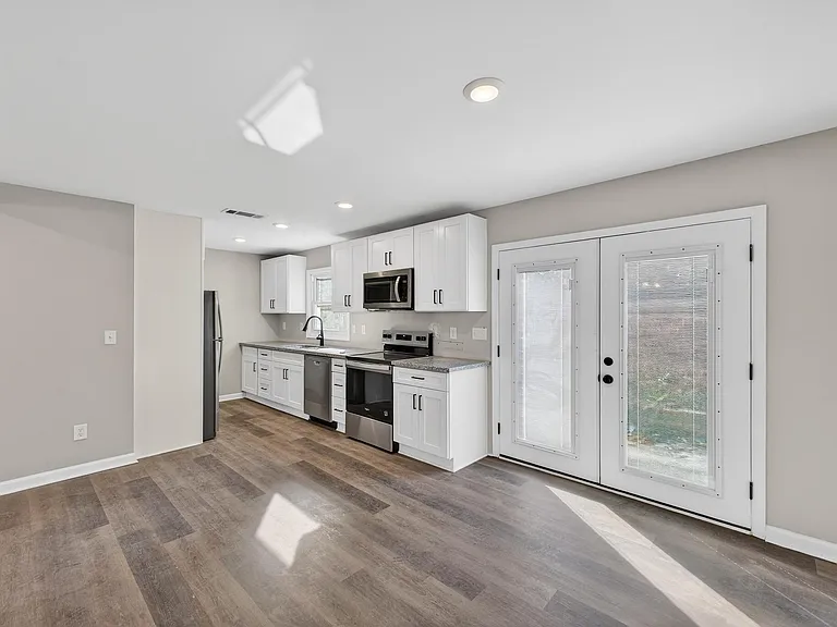 Tanglewood Dr — Photo 5
