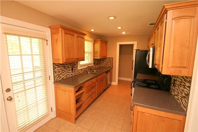 1st image of 1216 Sussex Ct