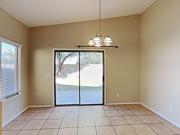 4th image of 923 S Balboa Dr