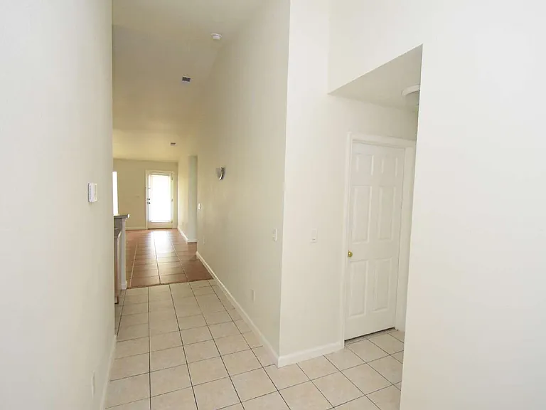 30 Eton Ln #B — Photo 3