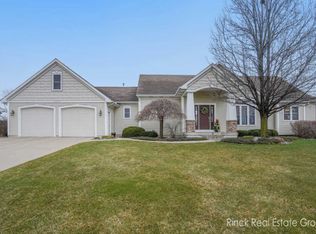 8238 Golfside Dr, Jenison, MI 49428