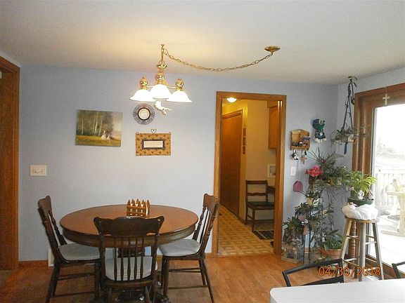 Dine area w/ patio door to deck