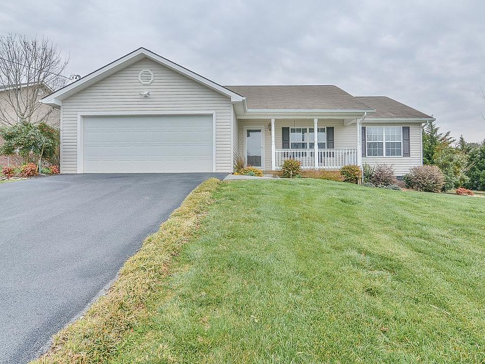1st image of 608 Willow Ct