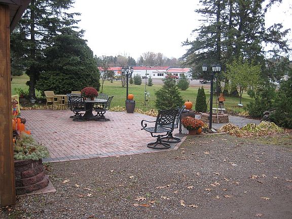 5th image of 722 W Broadway Ave