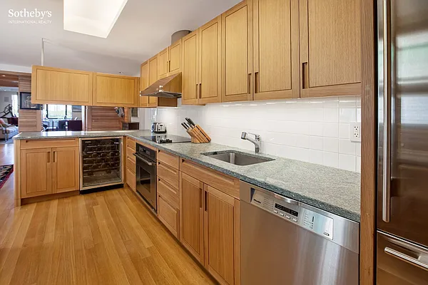 Sold by Sotheby's International Realty | media 19