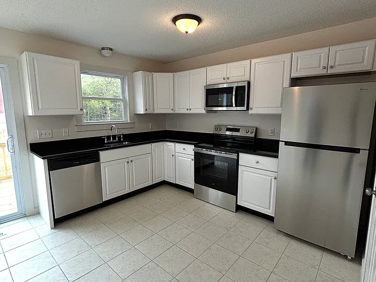 Acorn Dr — Photo 3