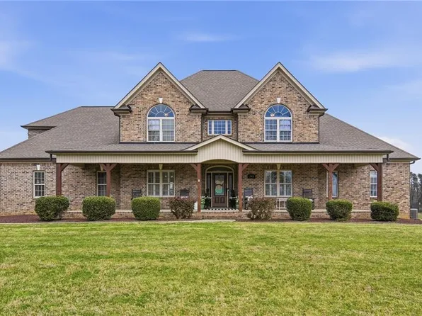 203 Bobcat Rd, Summerfield, NC 27358