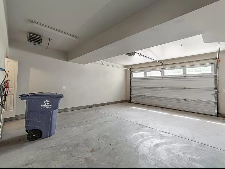 Silverleaf Dr — Photo 24
