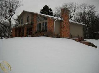 11100 Harry Ct, Brighton, MI 48114