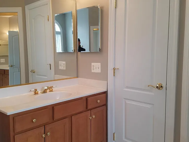 1619 Seneca Ave — Photo 19