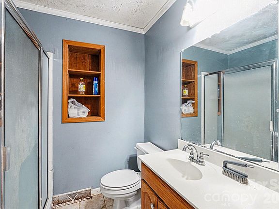 3rd image of 2015 Wilson Ave