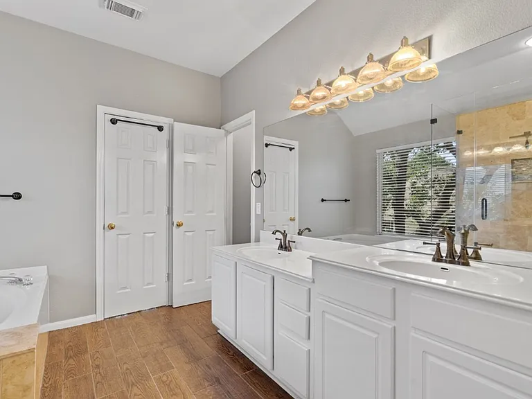 10724 Thoroughbred Dr — Photo 23
