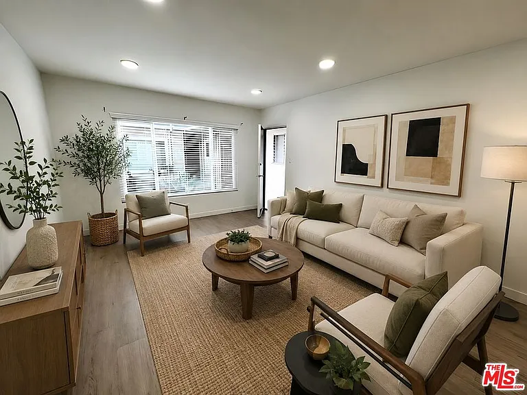 228 S Mariposa Ave #2 — Photo 2