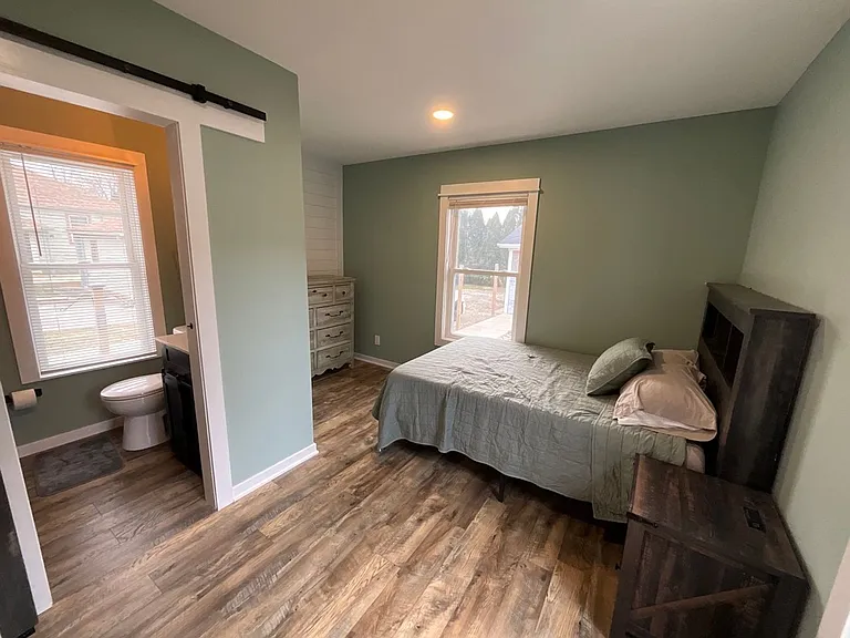 1336 Wolcott Ave — Photo 12