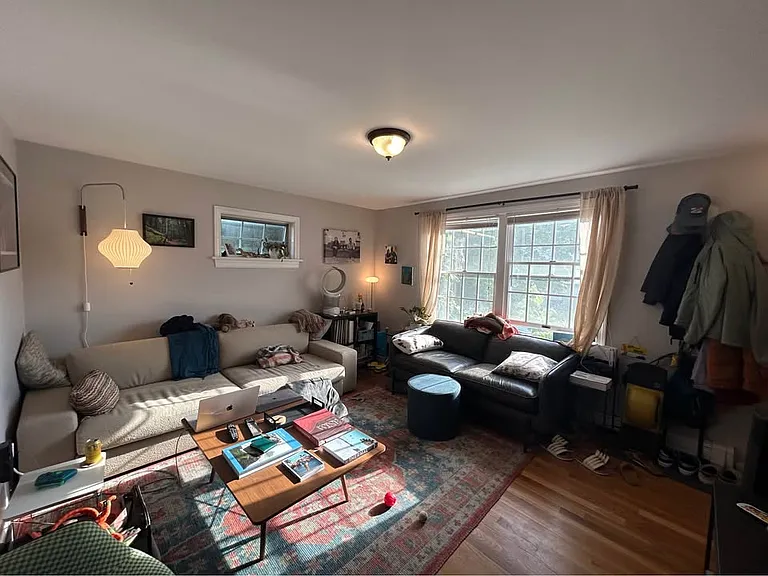 31 Myrtle St — Photo 2