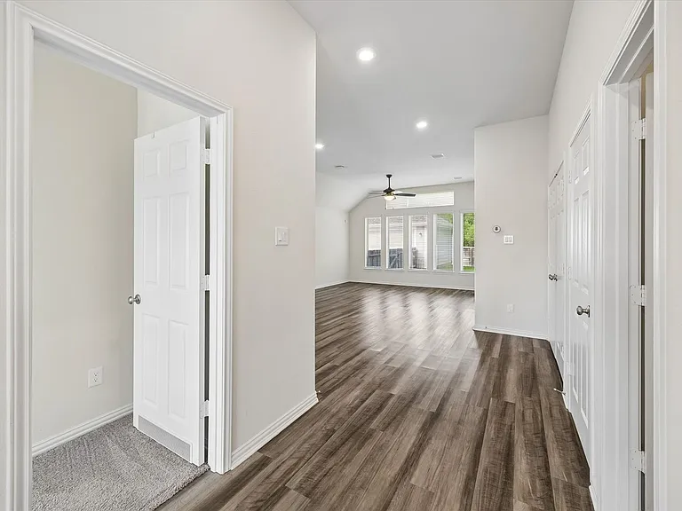 206 N Lynx Trl — Photo 3