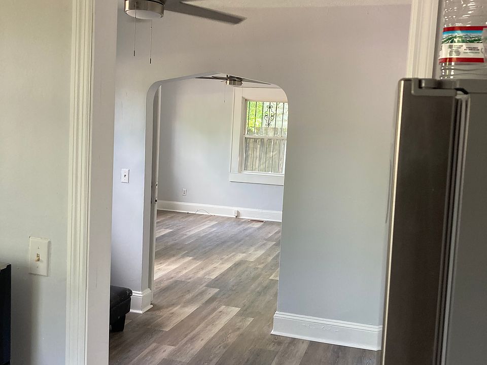 1st image of 999 Hillsboro St