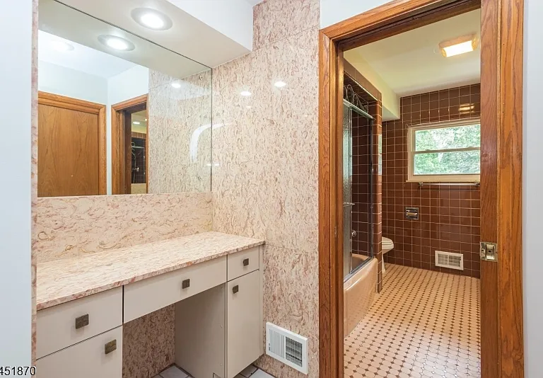 681 Easton Ave — Photo 14