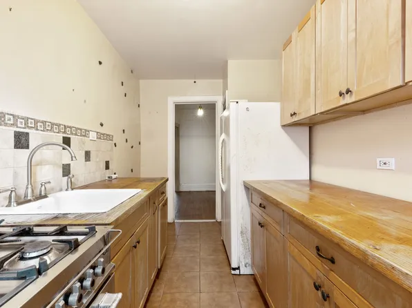 525 West 238th Street image 16 of 30