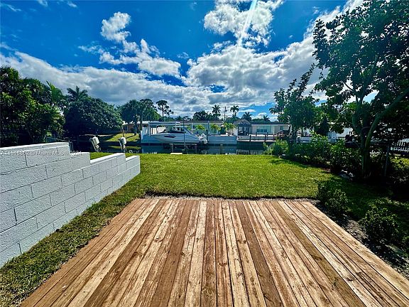 5th image of 2426 Key Largo Ln