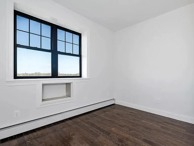 2115 Burr Ave #3B — Photo 4