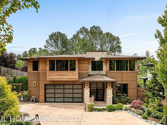 2nd image of 10405 111th Ave NE