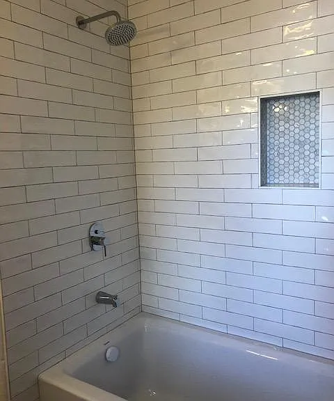 Marble and subway tiles bathroom