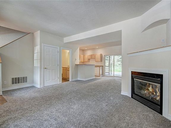4th image of 856 Kingdom Dr #856