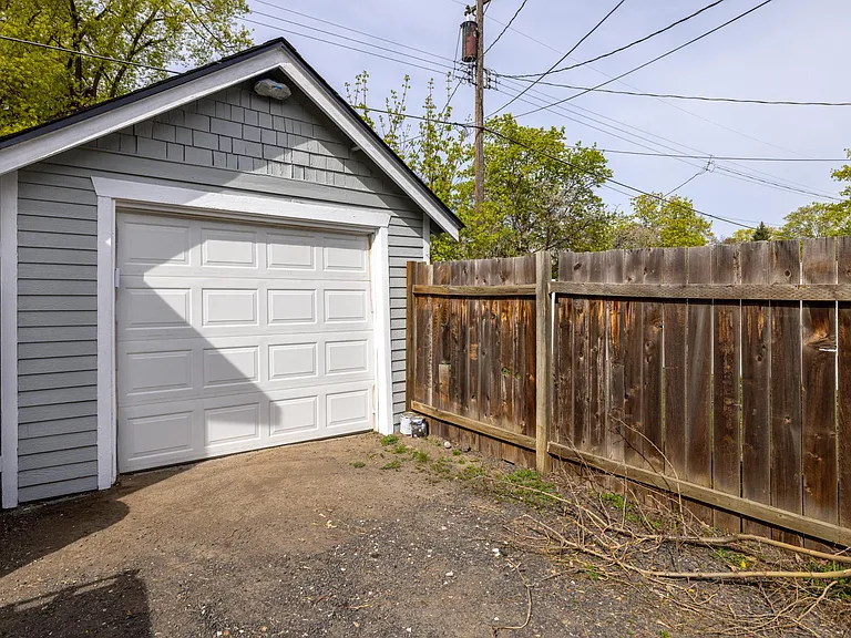 621 E 33rd Ave — Photo 38