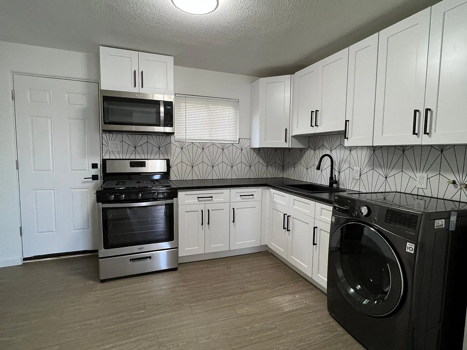 3045 W Center Ave — Photo 1
