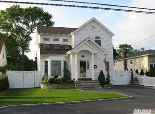 85 Nassau St, Islip Terrace, NY 11752