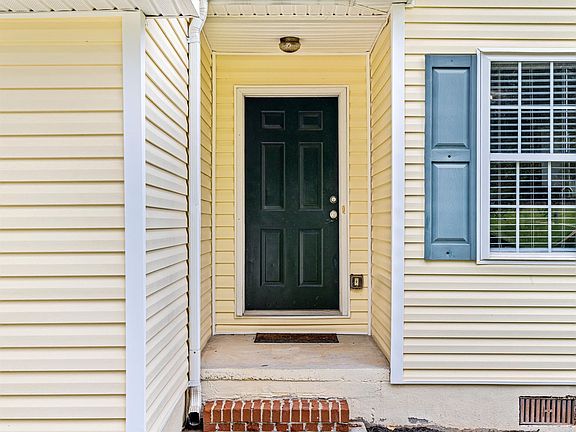 3rd image of 517 Rosewood Cir