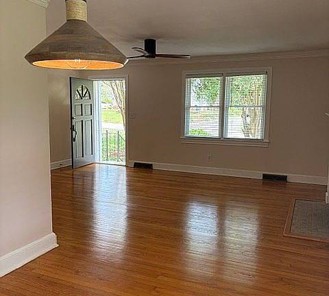 5th image of 108 Vanderbilt Cir