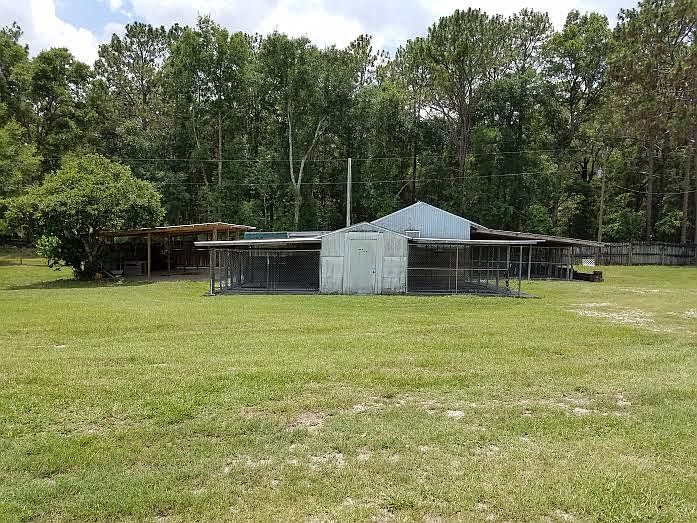  small kennel building