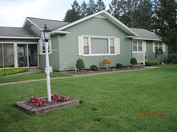 4th image of 1 Douglas Ave