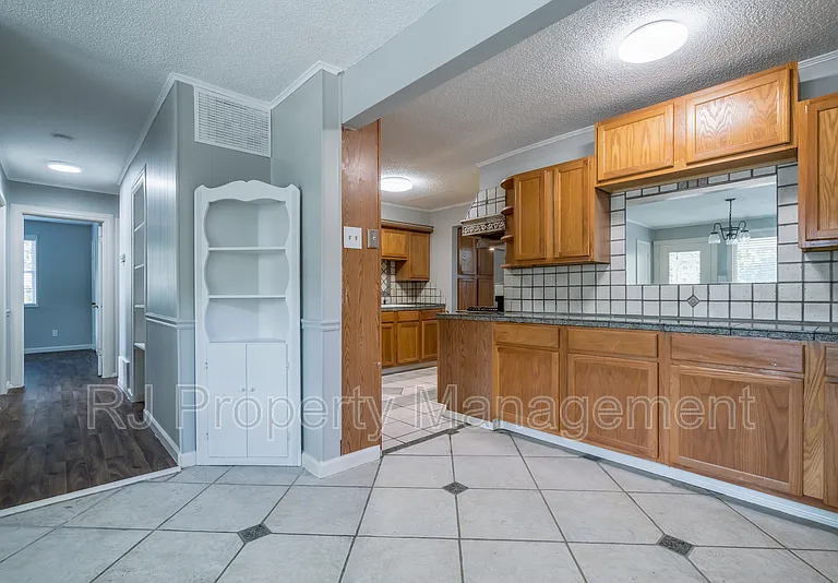 5998 Polk St — Photo 12