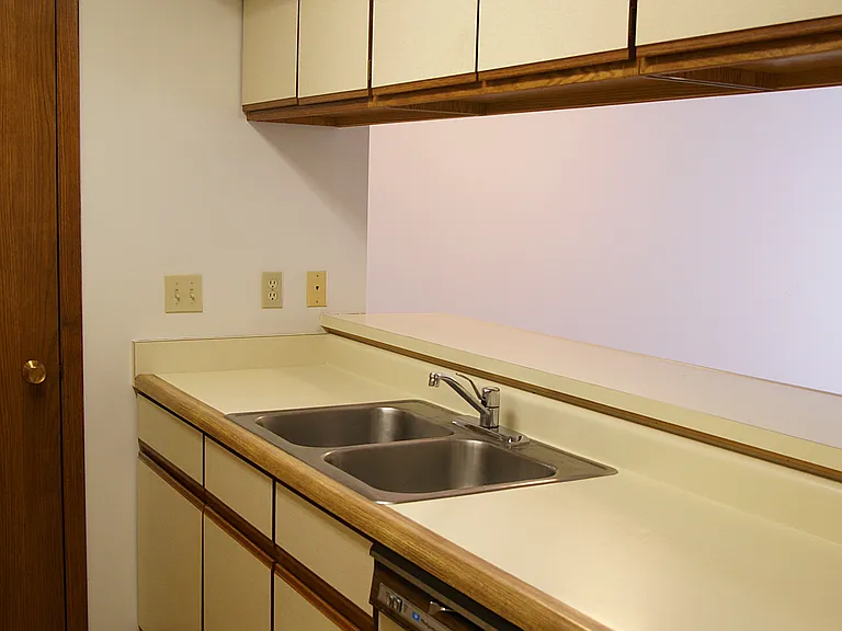 Sundance Apartments — Photo 12