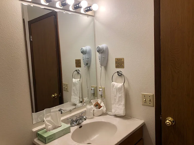 Alexis Manor — Photo 7