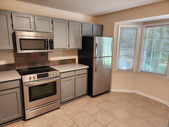 Lg kitchen w/ SS appliances