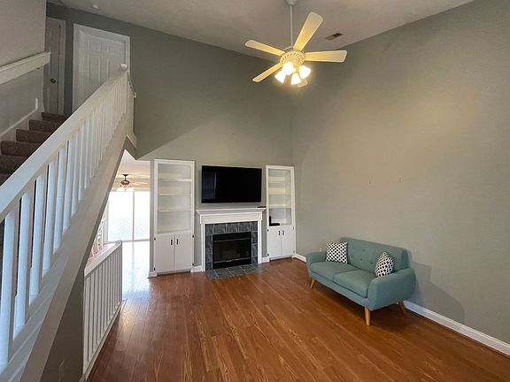 3rd image of 255 Silver Leaf Dr