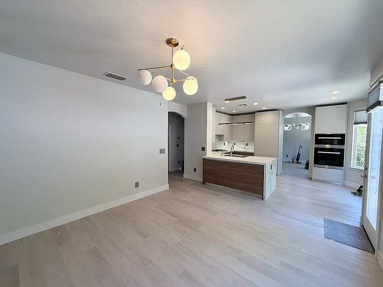 972 Cameron Dr — Photo 13