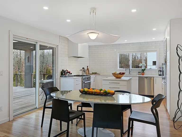 15 Margaret Dr — Photo 9