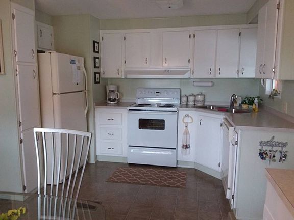 4th image of 131 Village Ct