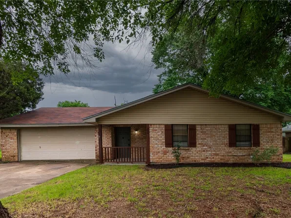 808 Rolling Hills Dr, Hewitt, TX 76643